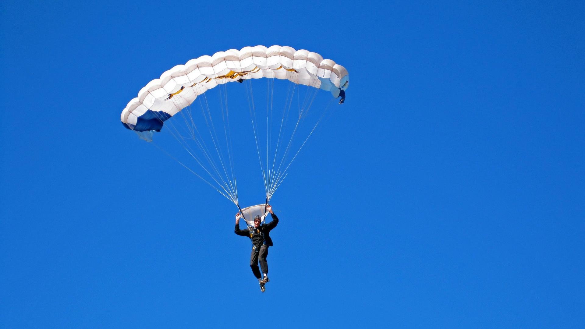 足球赛事直播平台竞争激烈，足球比赛直播网站